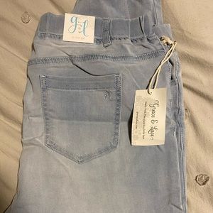 NWT Grace and Lace light denim jeggings